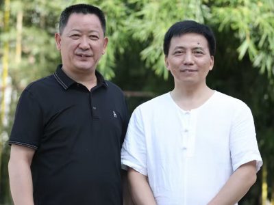 在范家壺莊學(xué)習(xí)期間與范偉群大師合影